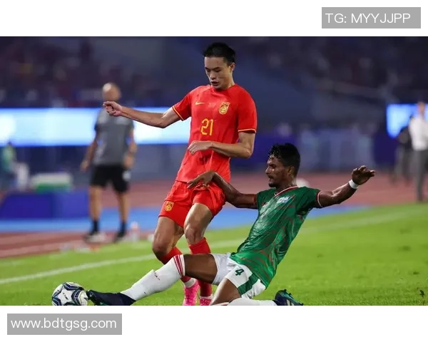 亚运男足精彩对决泰国与乌兹别克全力争夺胜利荣耀