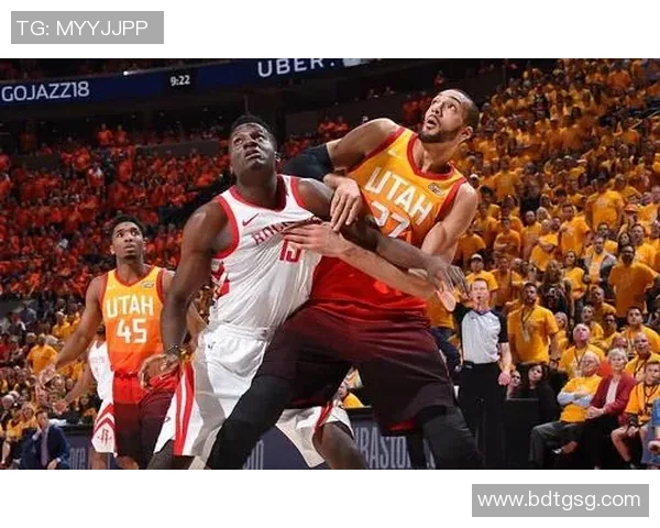 卡佩拉与小乔丹的对决谁能在篮下占据绝对优势解析比赛关键时刻表现 卡佩拉与小乔丹的对决谁能在篮下占据绝对优势解析比赛关键时刻表现