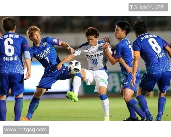 大板樱花与广岛三箭的激烈对决展现日本足球的魅力与激情 大板樱花与广岛三箭的激烈对决展现日本足球的魅力与激情